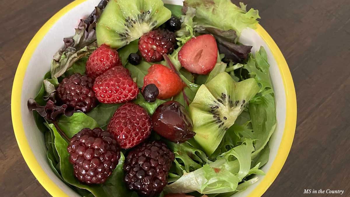 How I Manage MS Naturally Without Drugs – Leafy greens and healing fruits