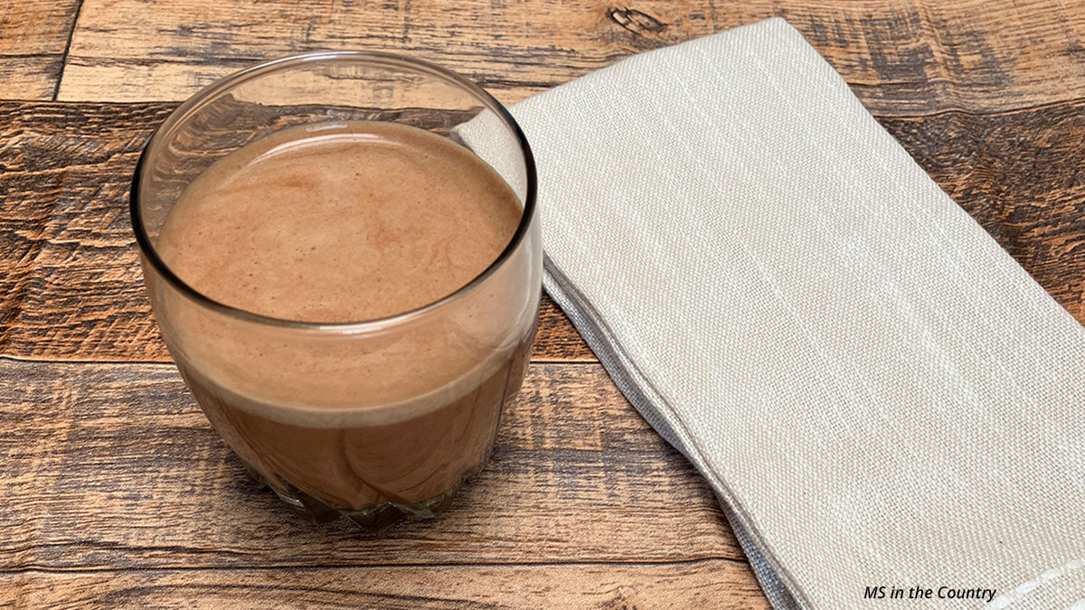 The 3-Ingredient Homemade Chocolate Almond Milk That Changed My Mind About Store-Bought